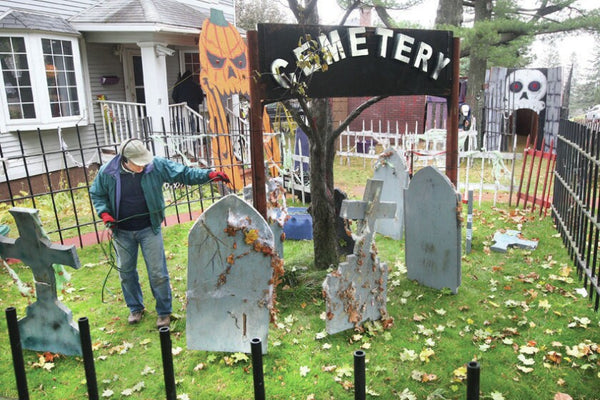 Halloween Graveyard Décor